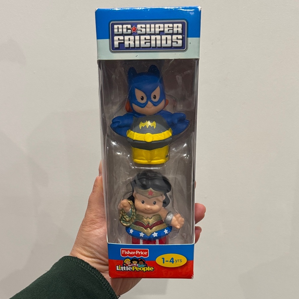 FISHER PRICE LITTLE PEOPLE DC SUPER FRIENDS BATGIRL & WONDER WOMAN *NEW*